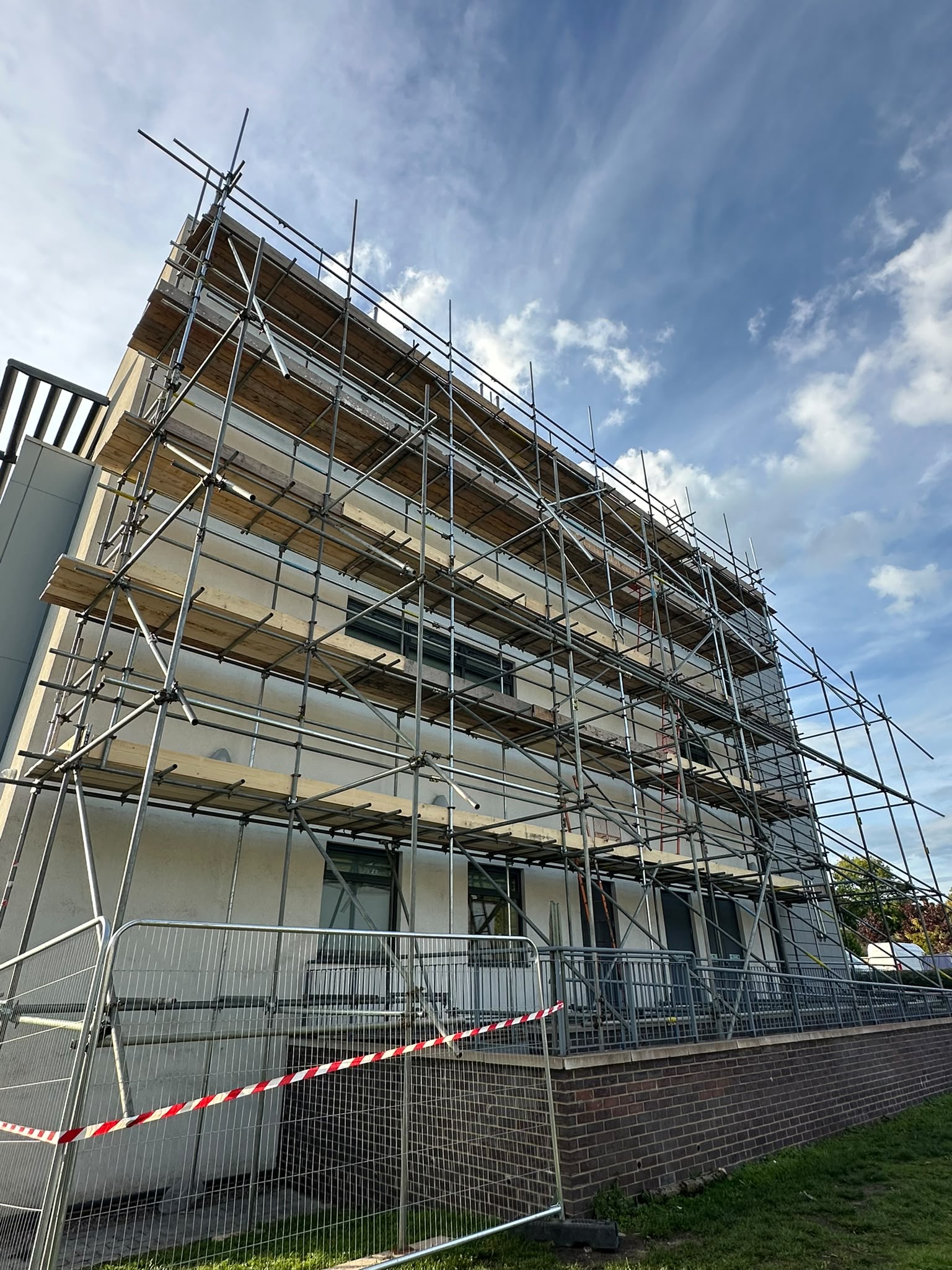 Side view of the college re-render scaffold at Stoke-on-Trent College